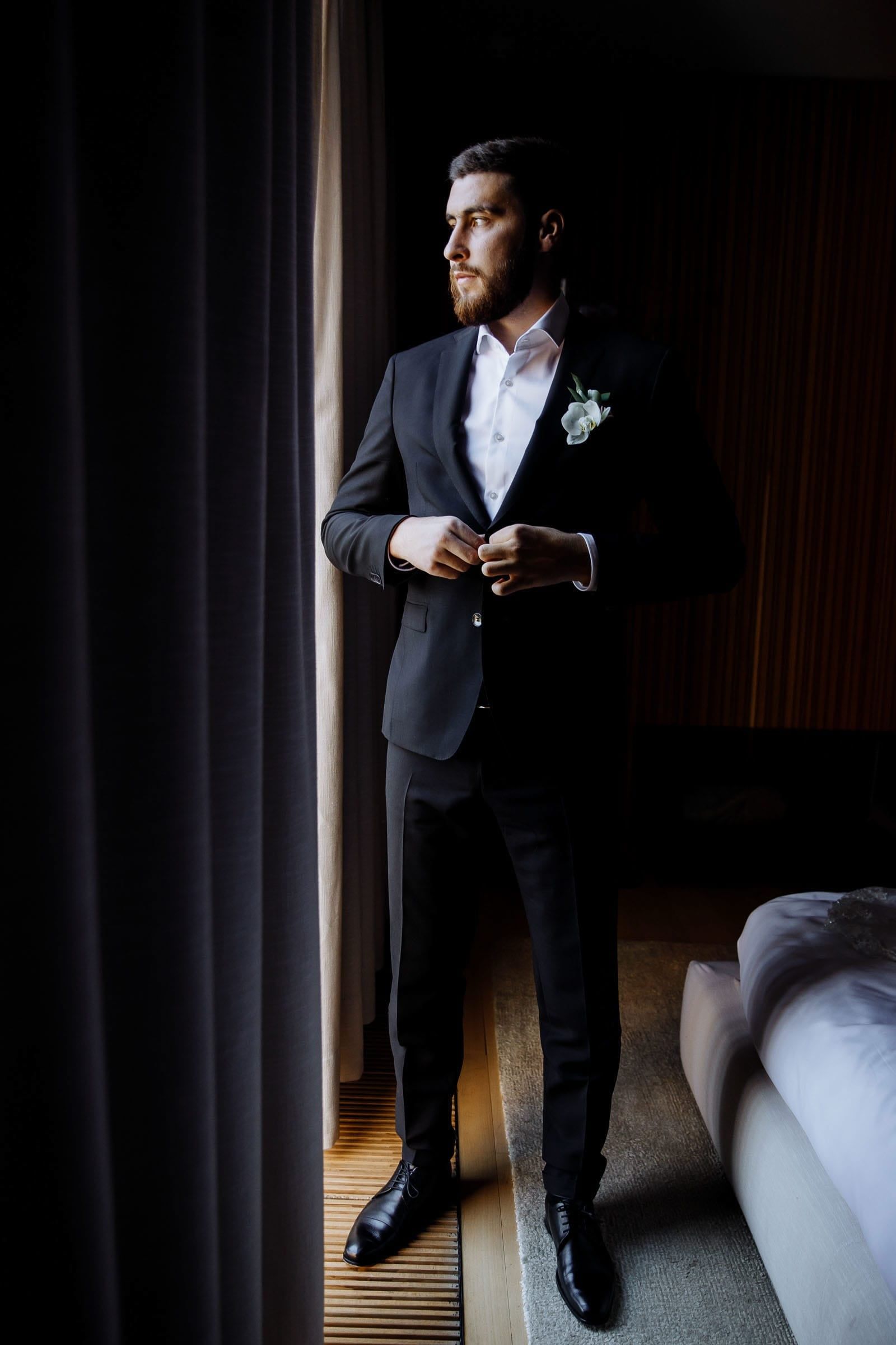 Bude wedding photographer Tanya Bogdan capturing an editorial-style groom portrait.