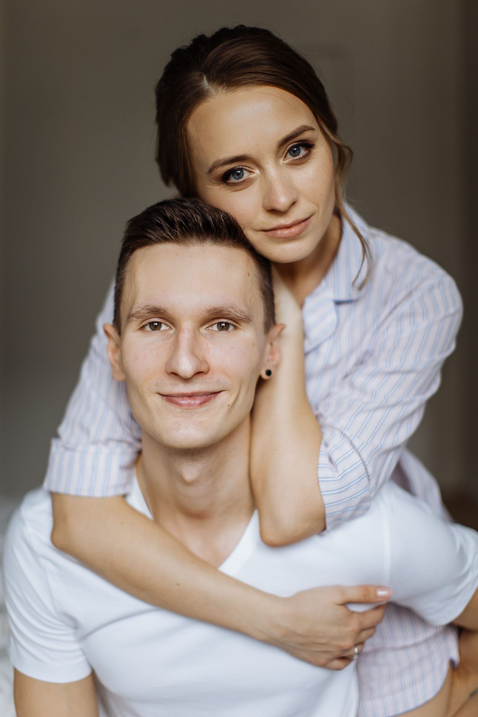 Natural and relaxed wedding portraits by Devon wedding photographer Tanya Bogdan.