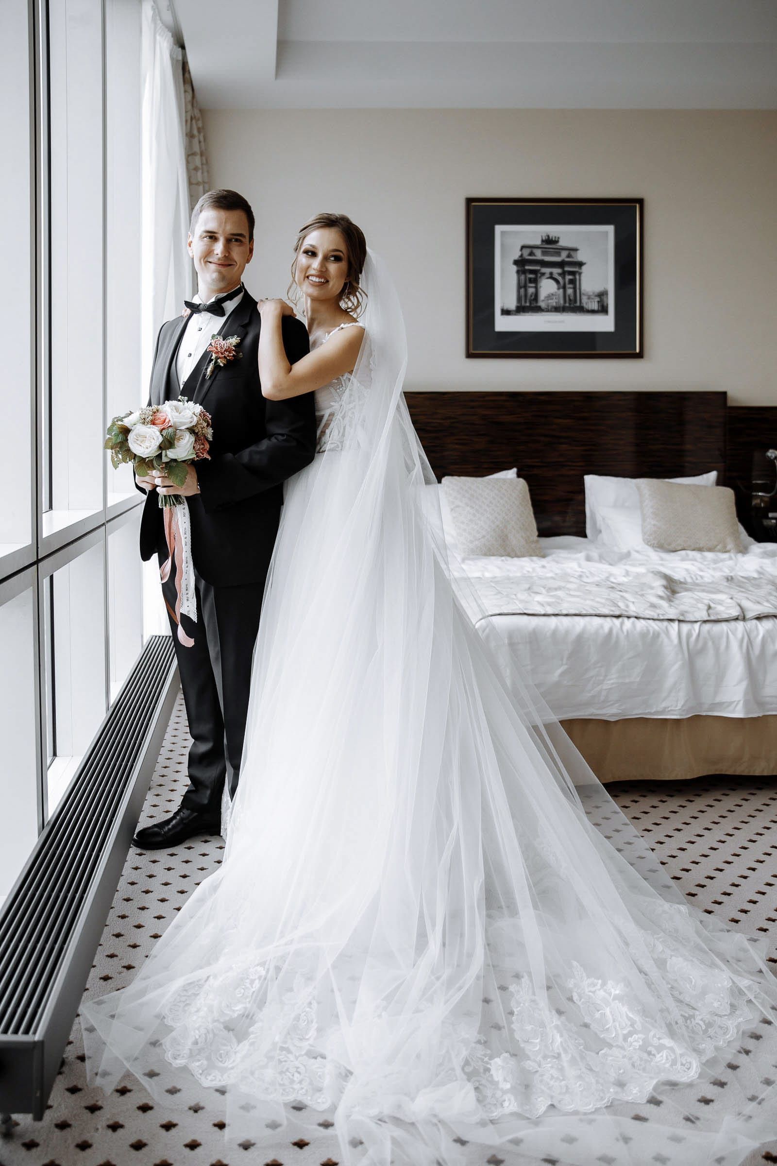 London wedding photography style; urban and classic couple portraits.