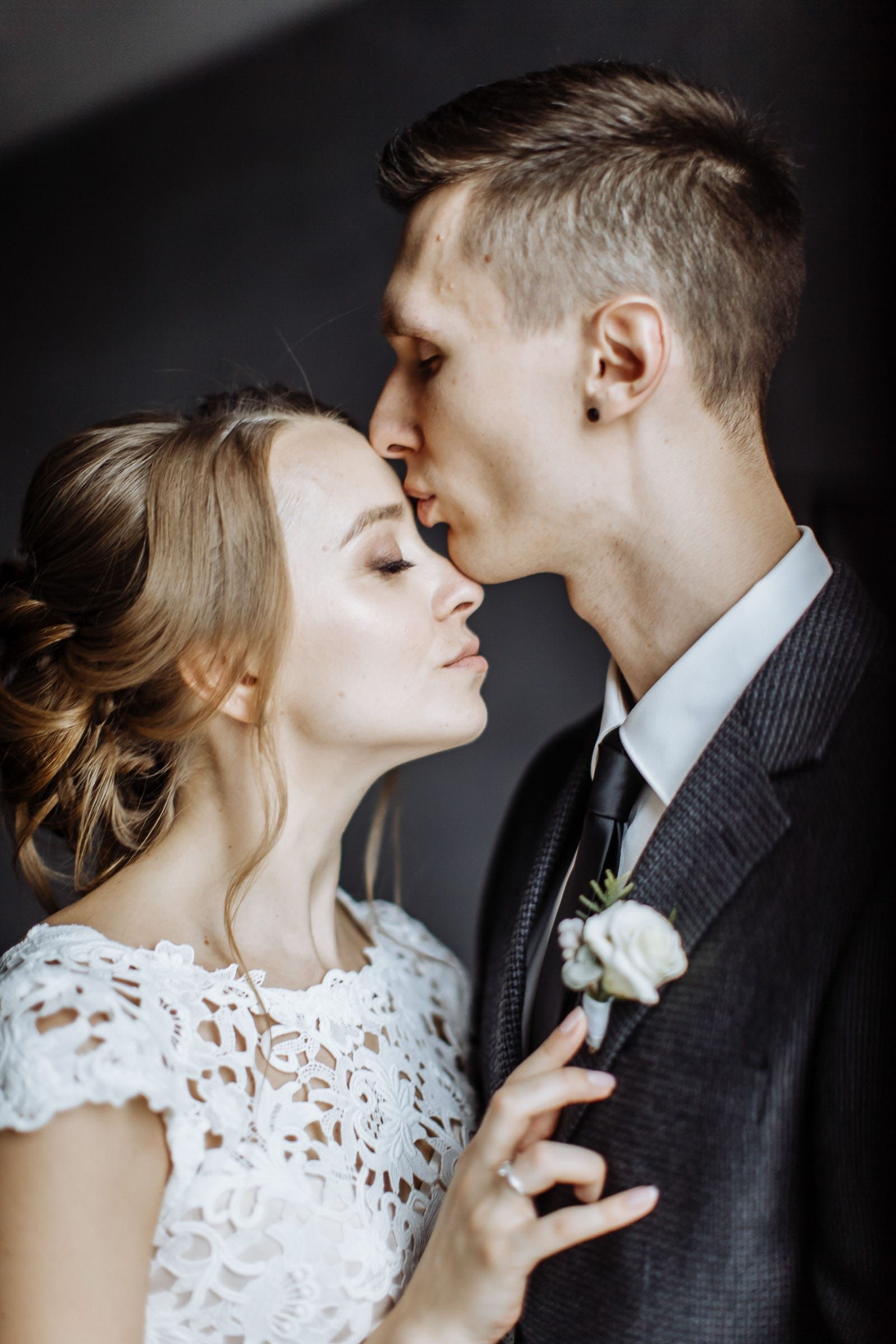 Intimate wedding photography from Bude wedding photographer Tanya Bogdan.