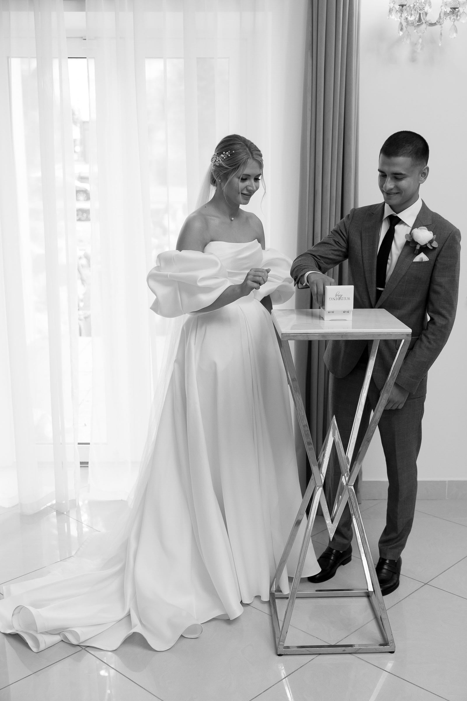 Documentary-style wedding ceremony photography from Tanya Bogdan.