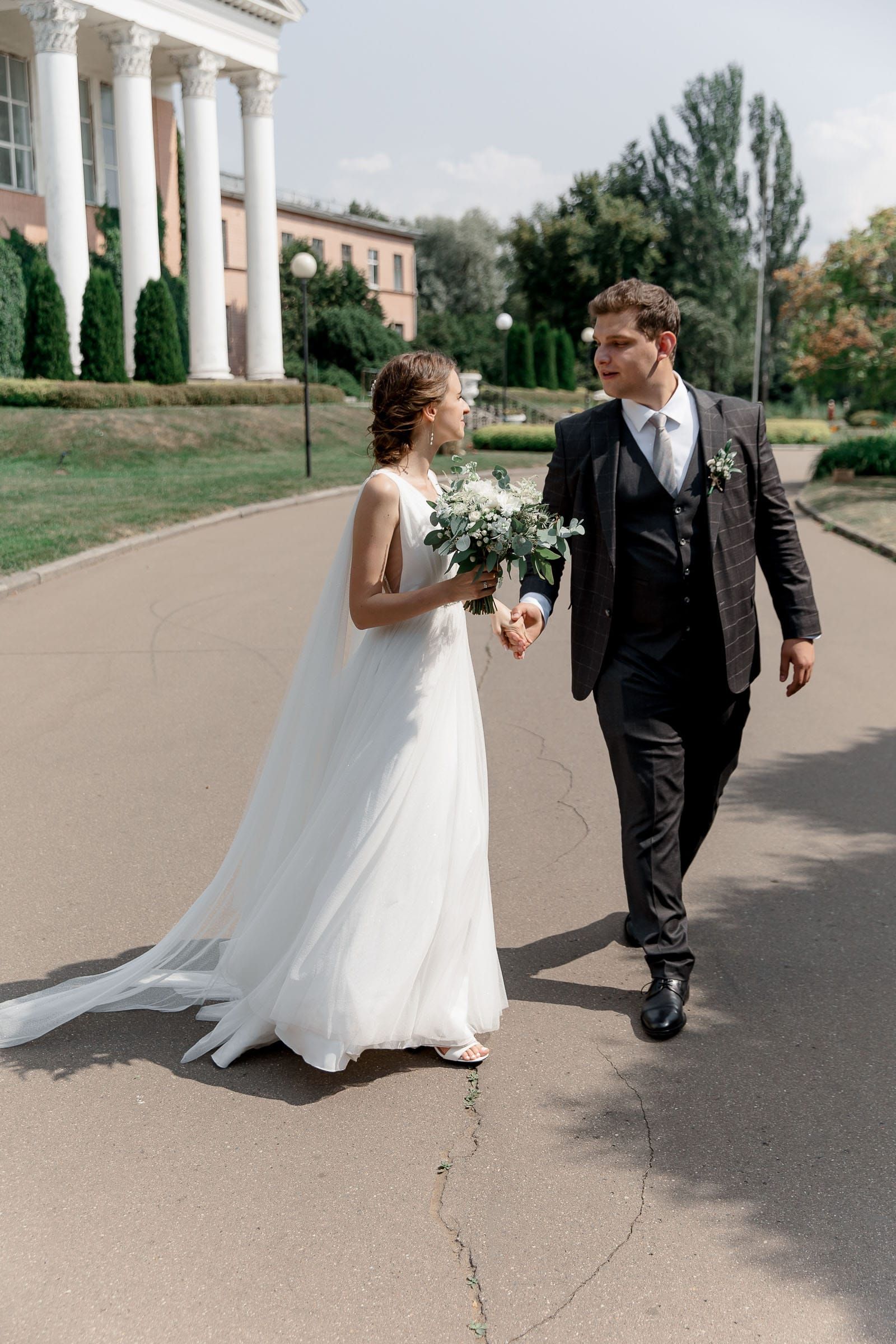 Relaxed, reportage-style wedding portraits of a couple by Tanya Bogdan.