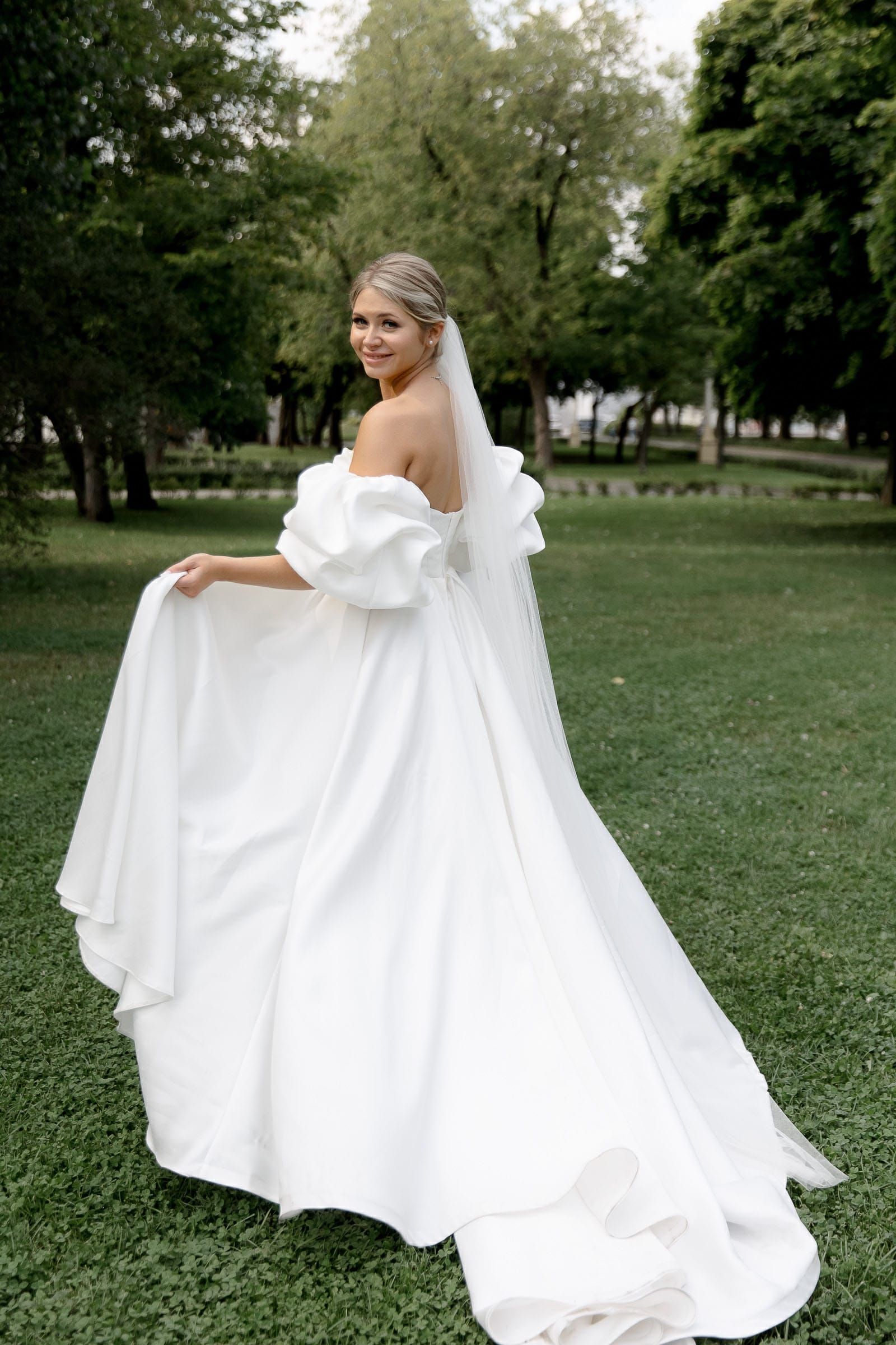 Stunning editorial bridal portrait in natural light from London wedding photographer Tanya Bogdan.