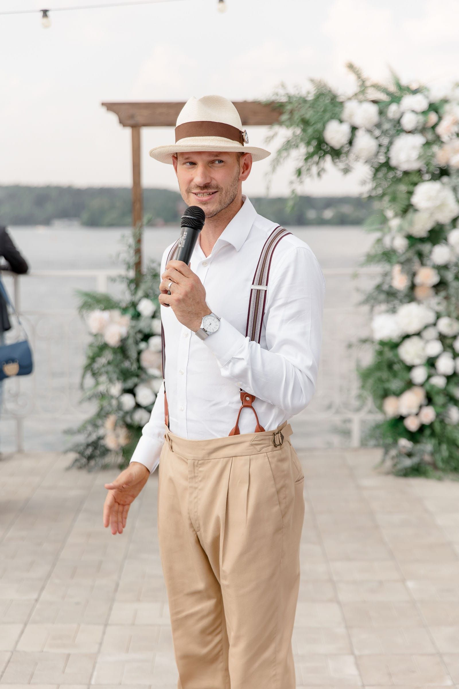 A wedding celebrant leading a ceremony, captured by Tanya Bogdan, a Cornwall photographer.