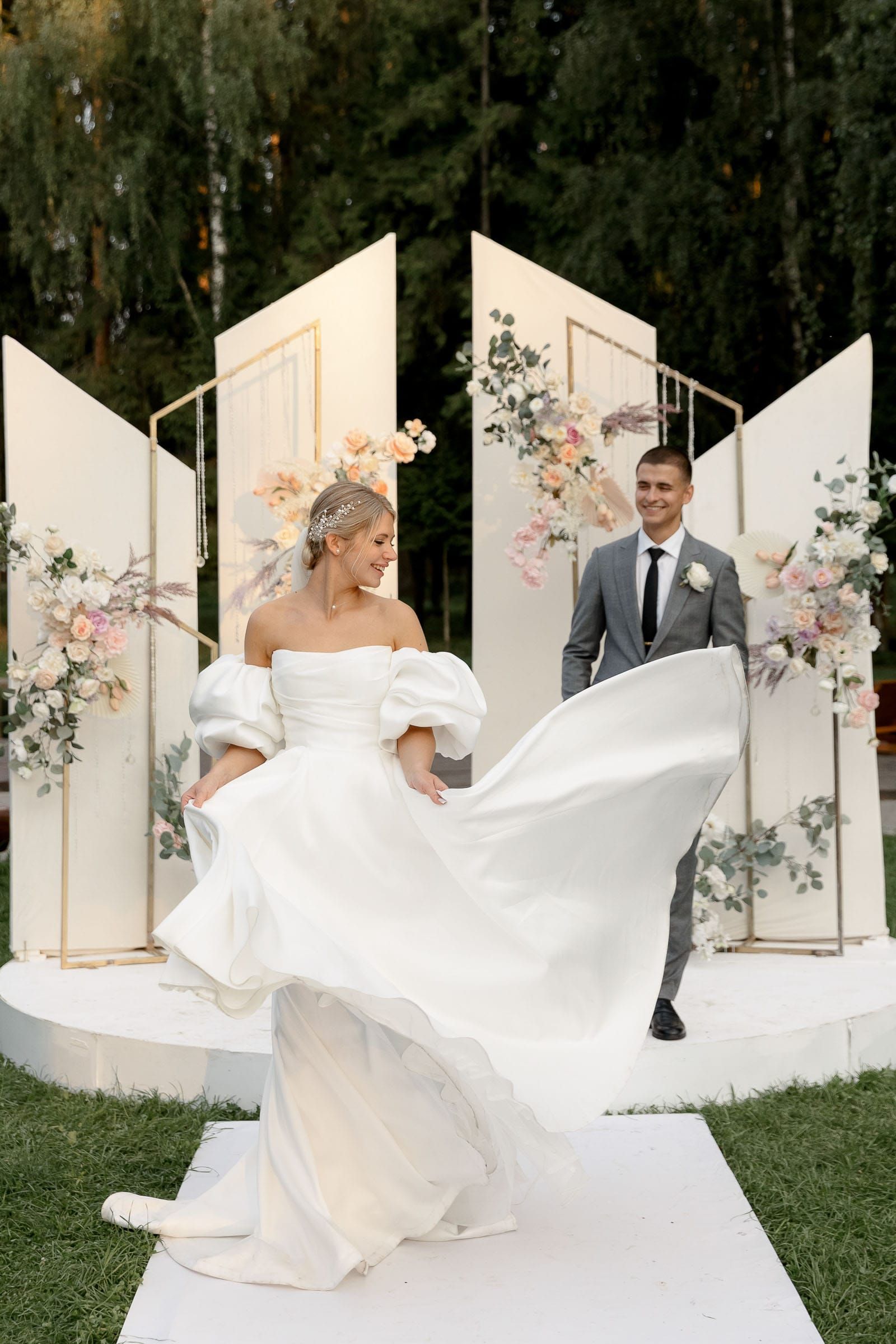 Stunning editorial bridal and groom portrait with the bride in the foreground from Tanya Bogdan.