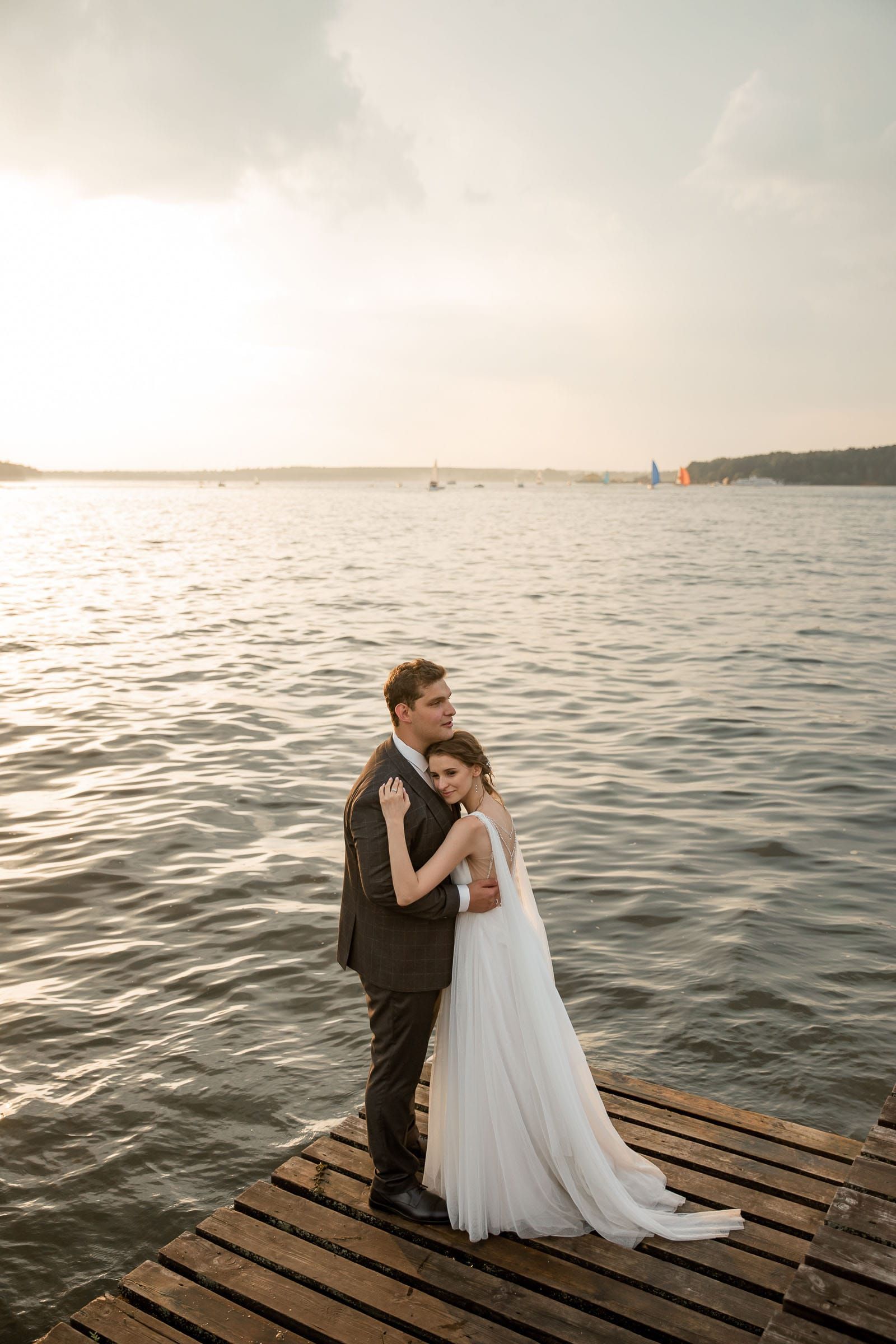 An editorial couple session by the riverside, captured by Bude wedding photographer Tanya Bogdan.