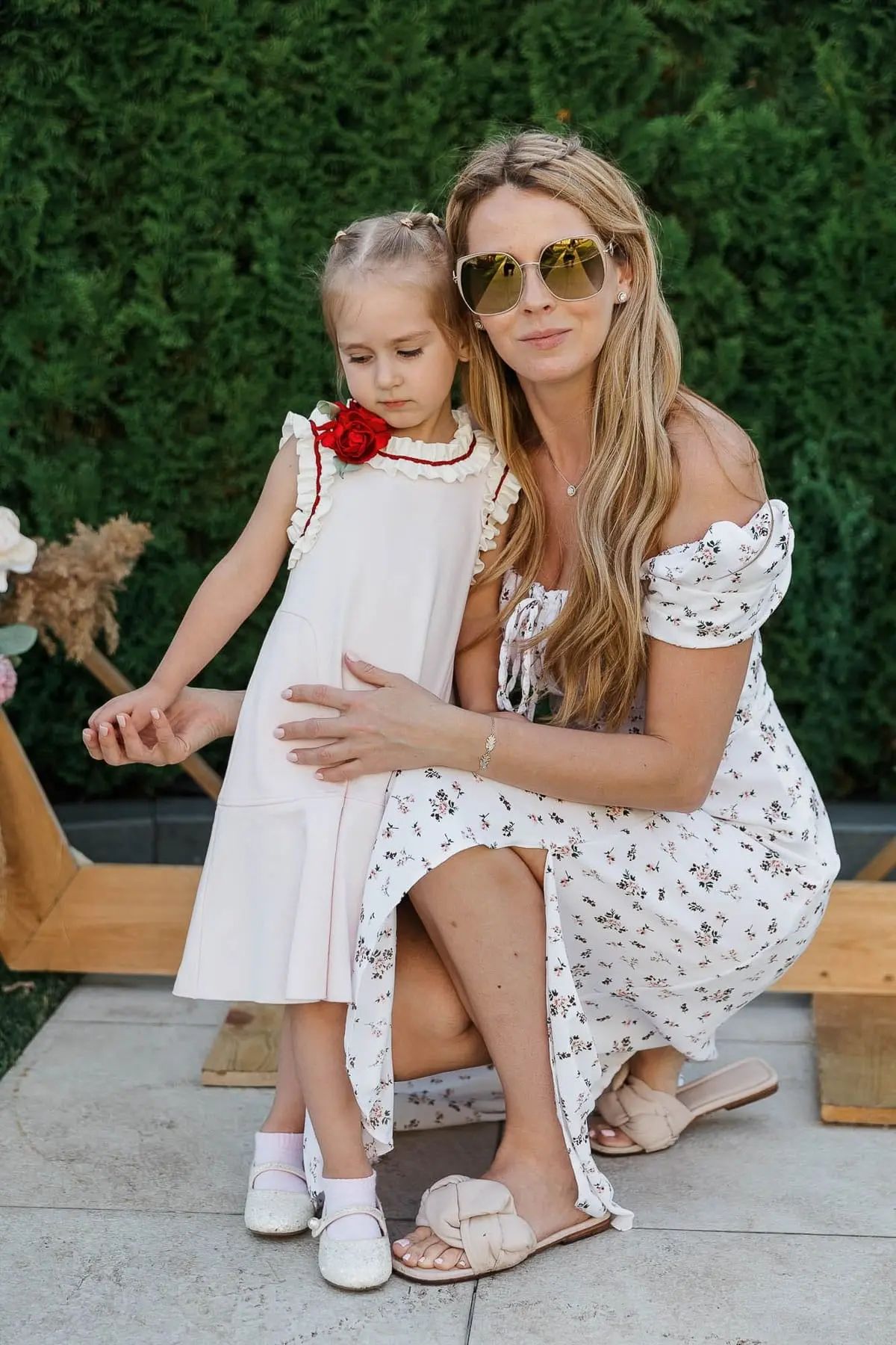 A classic portrait of a mother and daughter during a high-end garden party, by Bude photographer Tanya Bogdan.