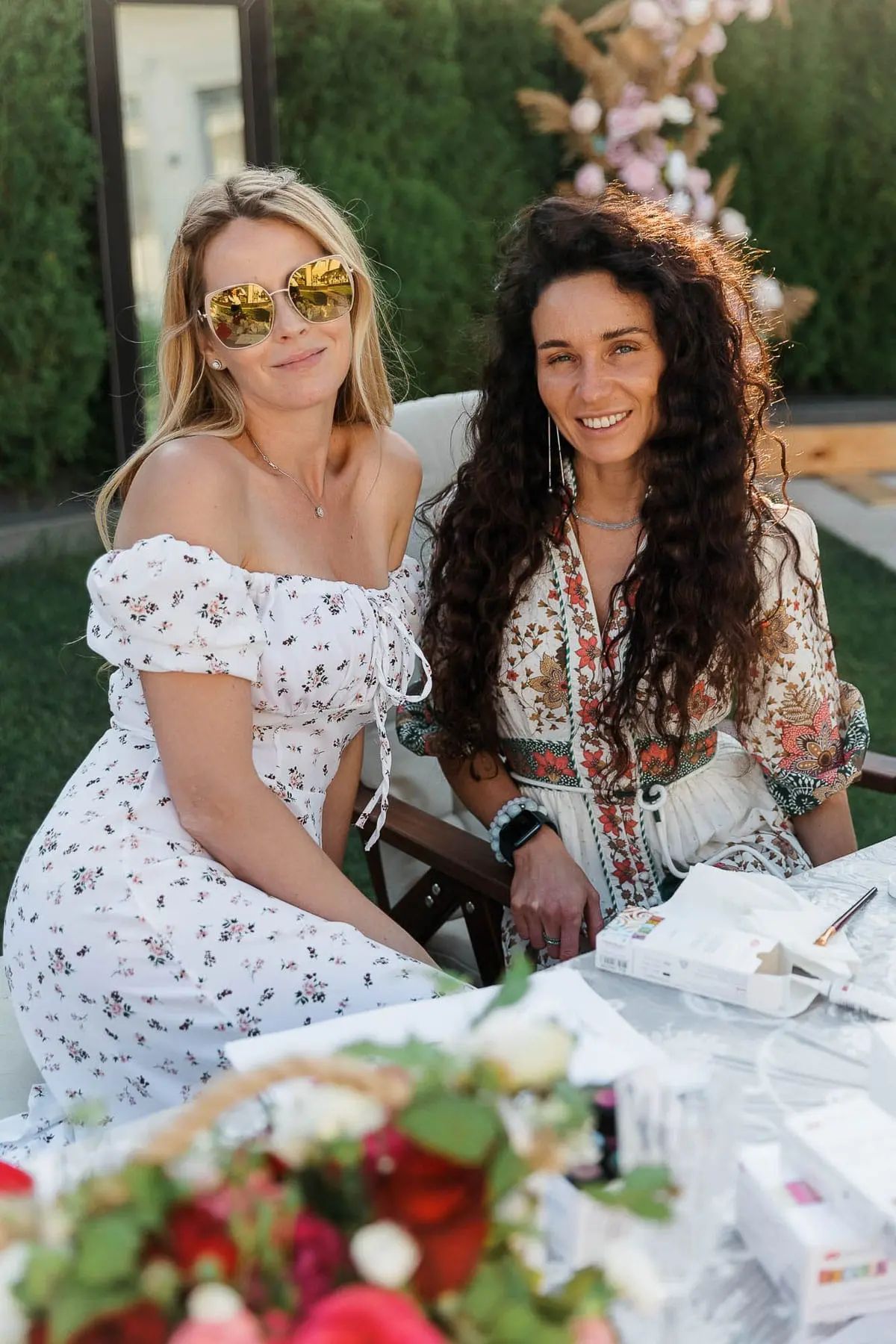 Capturing authentic guest interactions and joy at a private garden party, by Bude photographer Tanya Bogdan.