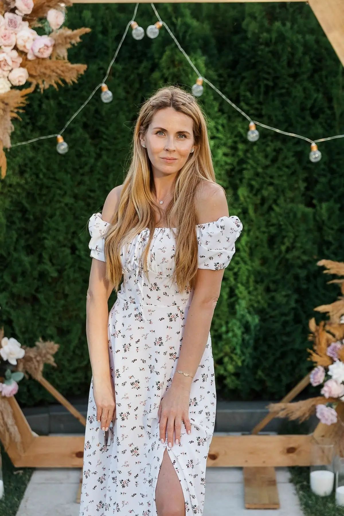 A stunning individual glamour shot of a guest at a private garden event, by Bude photographer Tanya Bogdan.