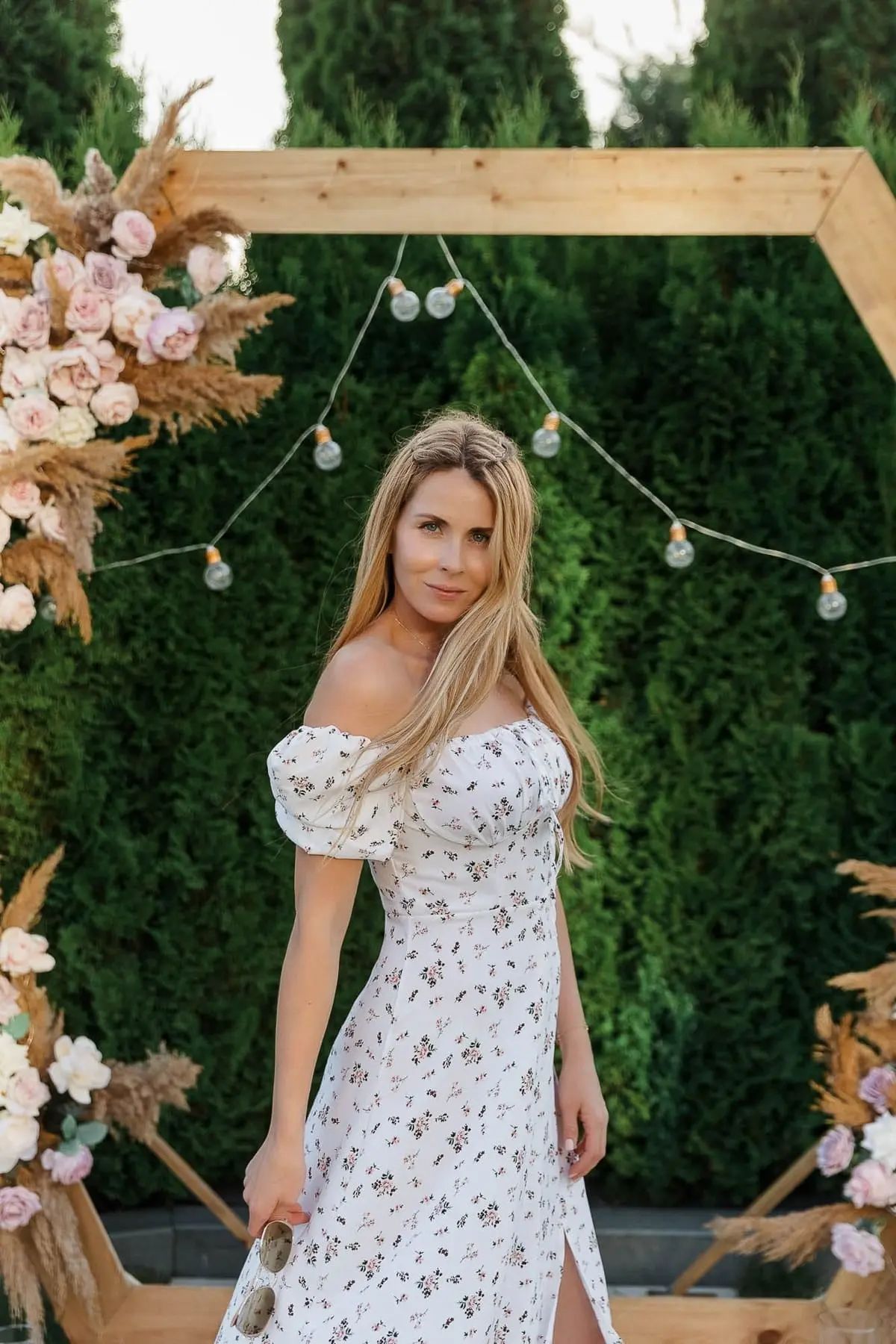 A relaxed and candid individual portrait at a luxury event, by Bude photographer Tanya Bogdan.