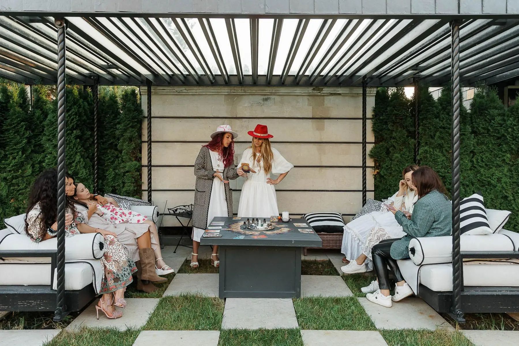 Natural unscripted moments of guests enjoying an outdoor luxury celebration, by Bude photographer Tanya Bogdan.