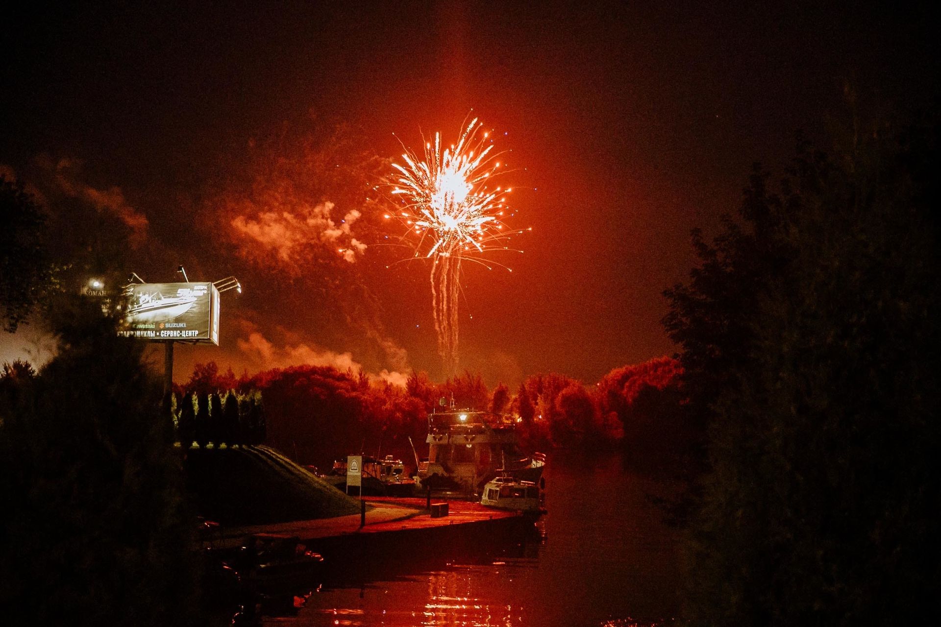 A spectacular firework display finale at by a South West wedding photographer, Tanya Bogdan.