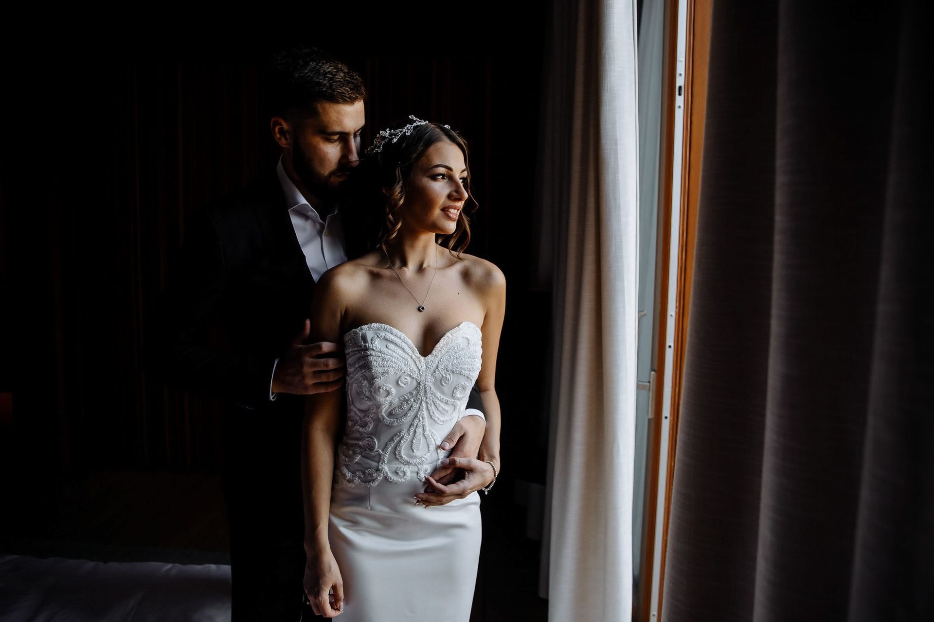 London wedding photographer Tanya Bogdan | Elegant editorial couple's portrait.