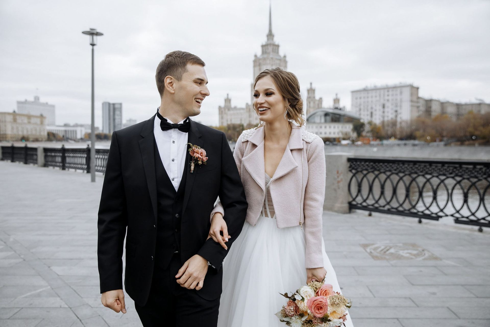 City editorial wedding photography for the modern couple. By London wedding photographer Tanya Bogdan