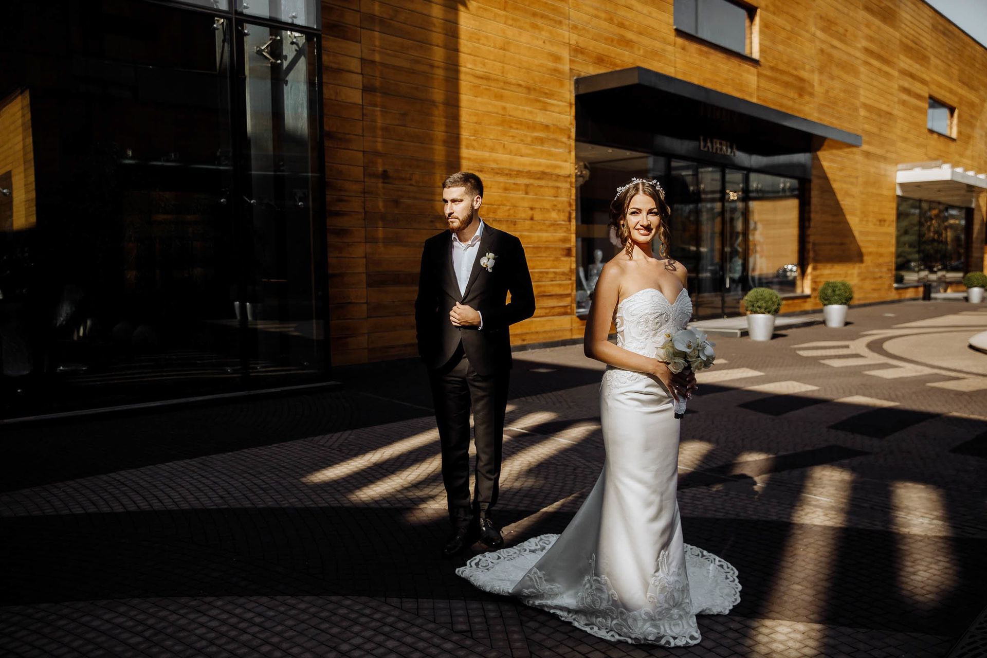 Modern documentary-style wedding photography by Cornwall wedding photographer Tanya Bogdan.