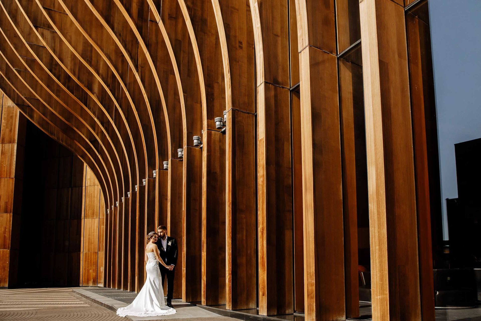 Dramatic urban wedding photography by Tanya Bogdan.