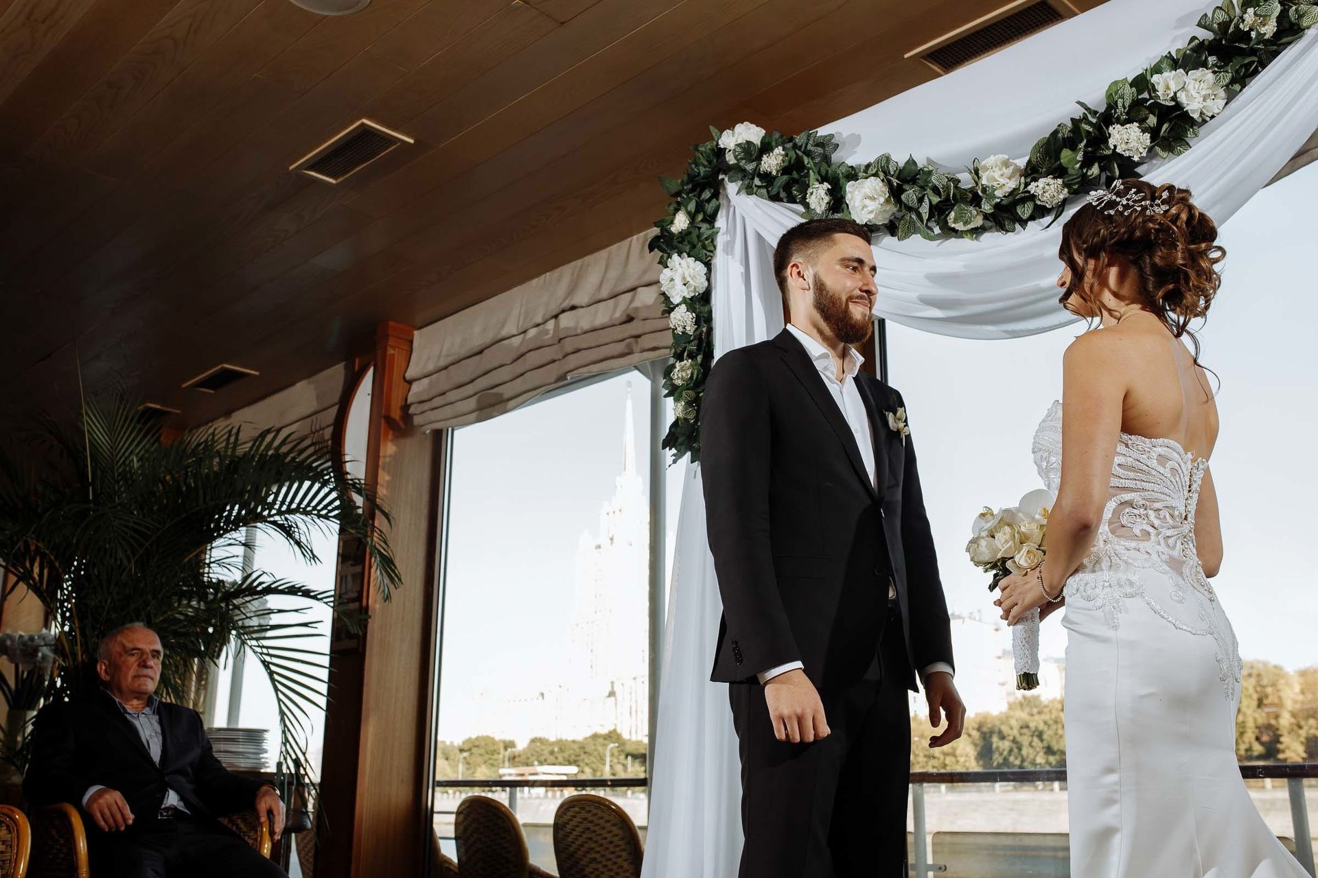 Wide editorial shot of a wedding ceremony by Tanya Bogdan.