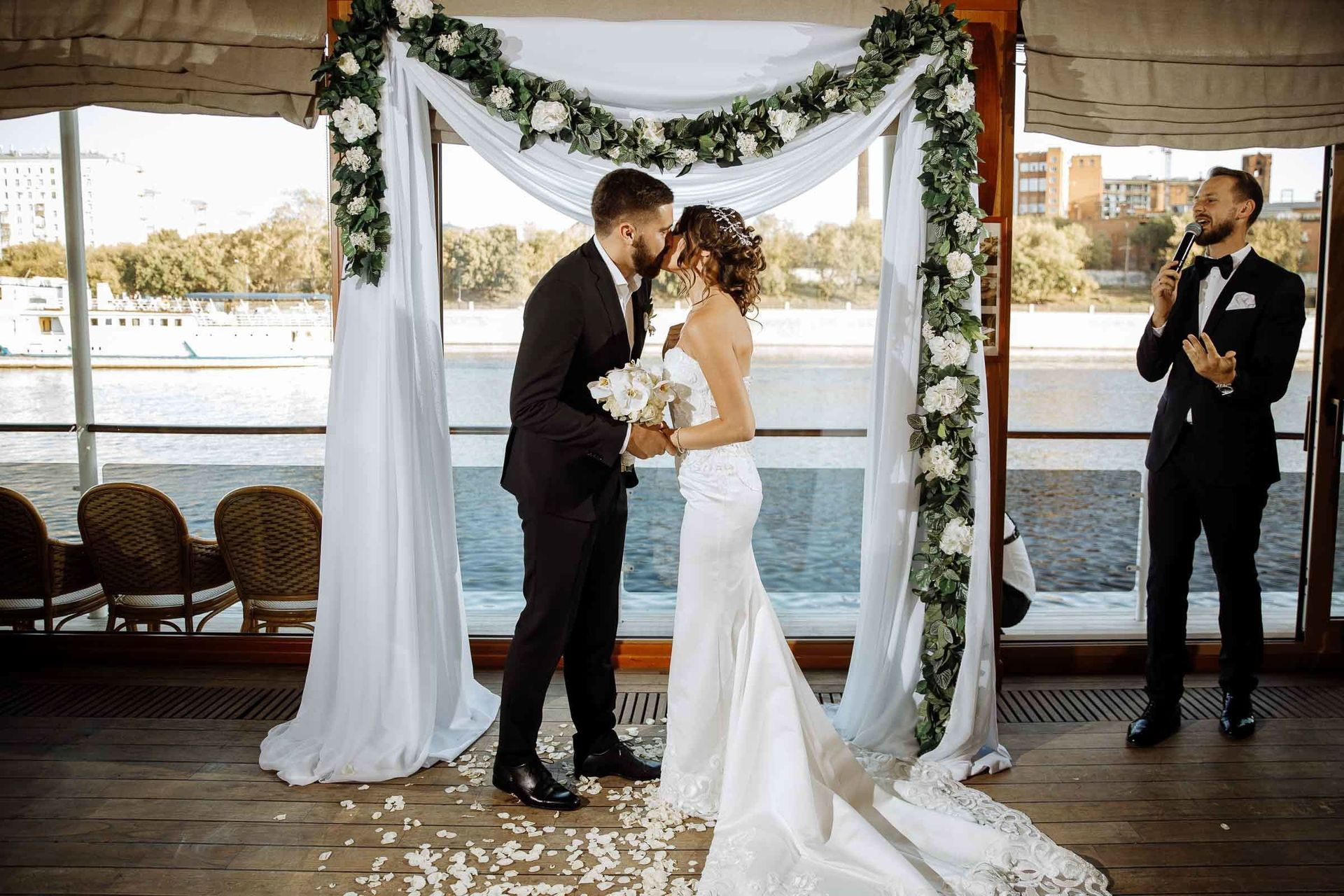 Bude wedding photographer Tanya Bogdan capturing an emotional candid first kiss.