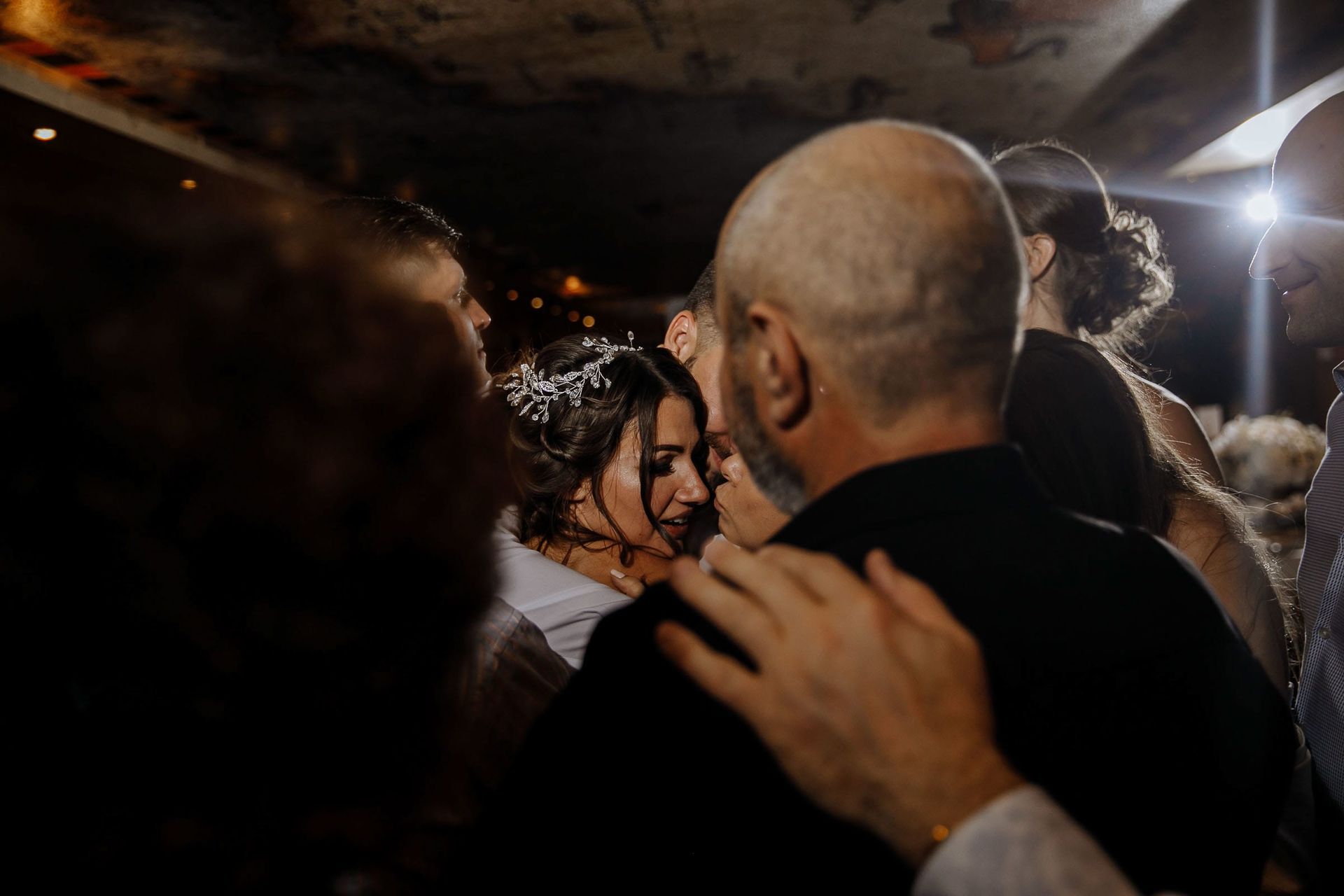 Bude wedding photographer Tanya Bogdan | Final candid celebration moments.