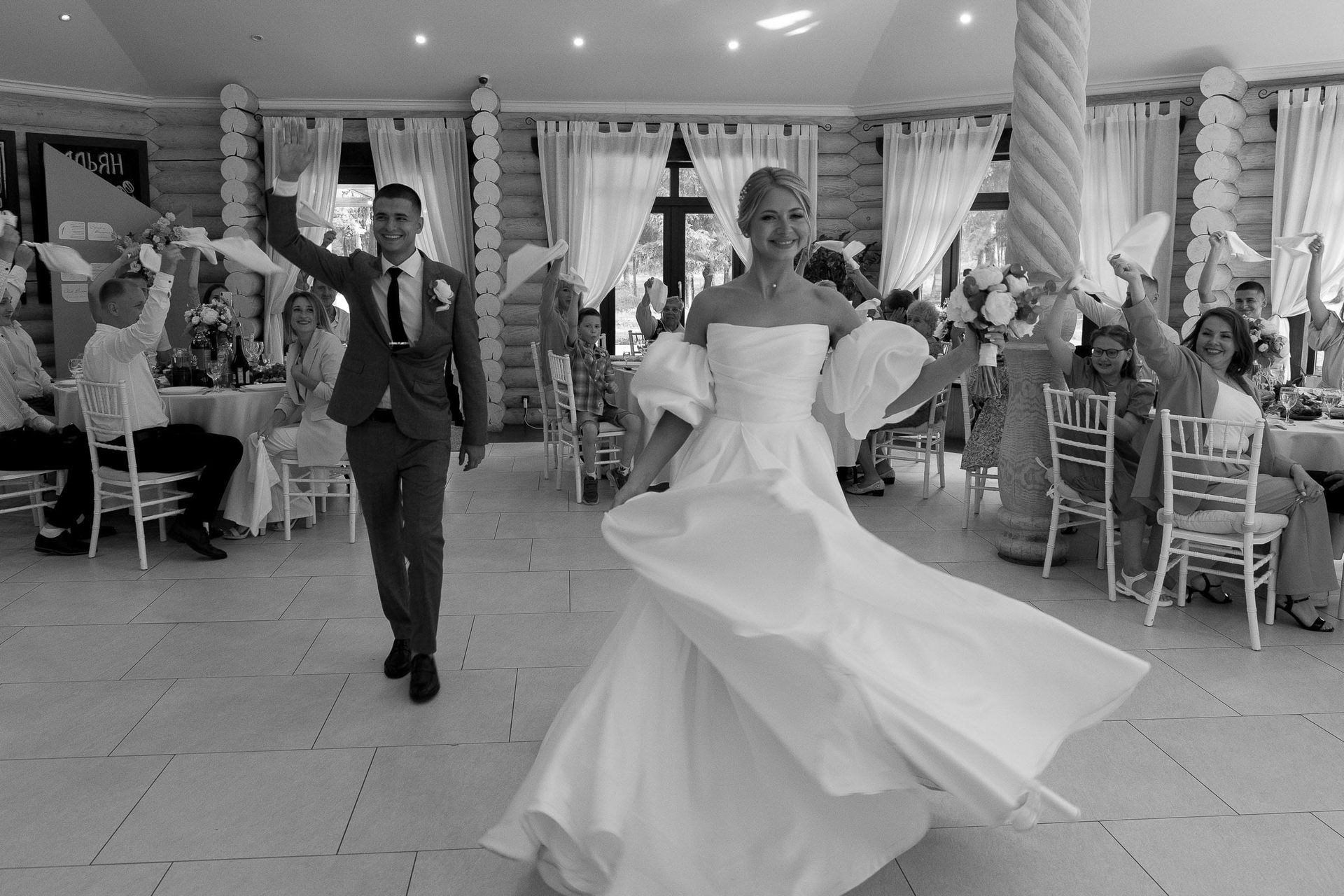 Candid documentary photography of the wedding first dance from Tanya Bogdan.