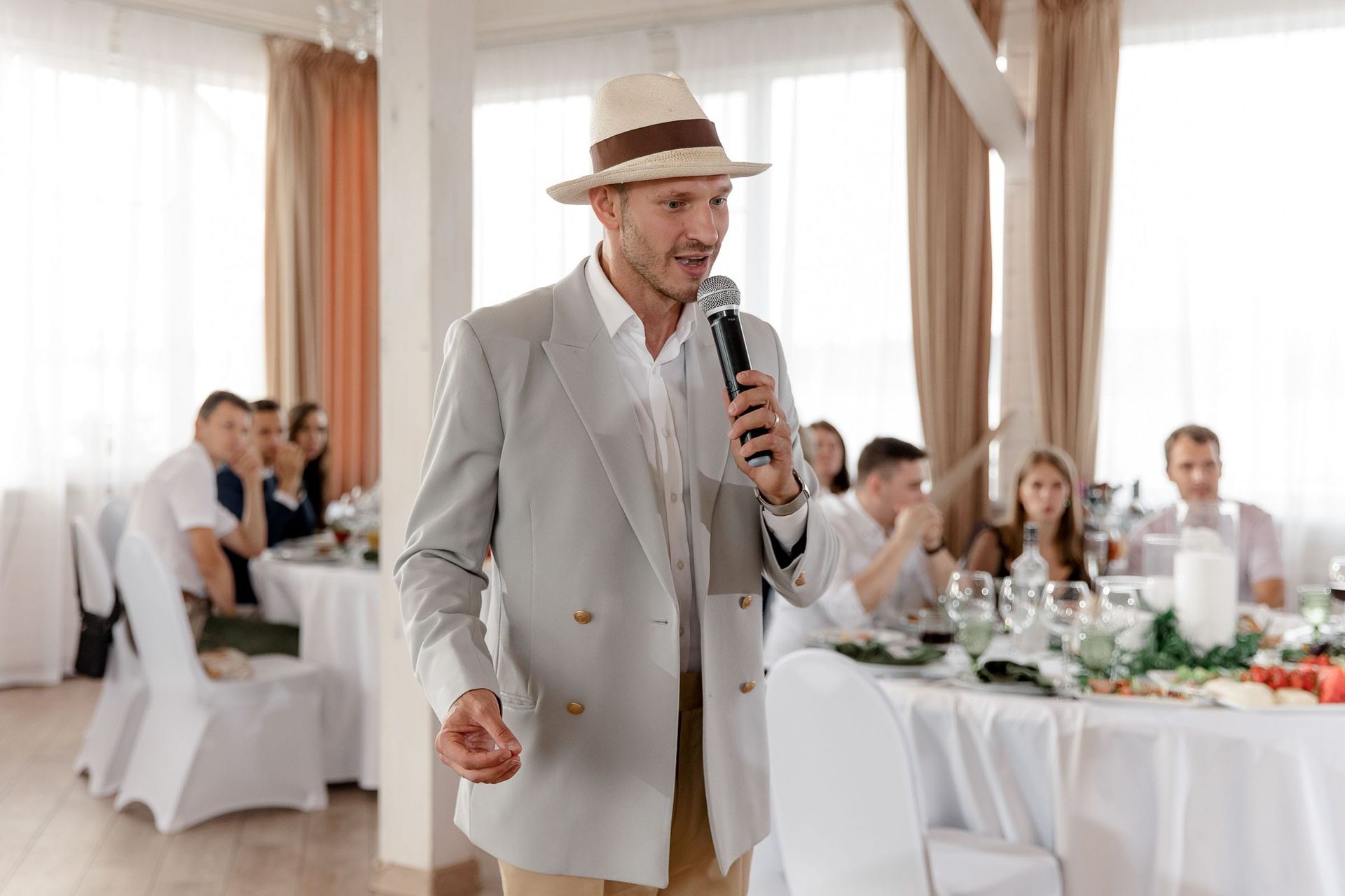 A wedding celebrant leading a ceremony, captured by Tanya Bogdan, a Cornwall photographer.