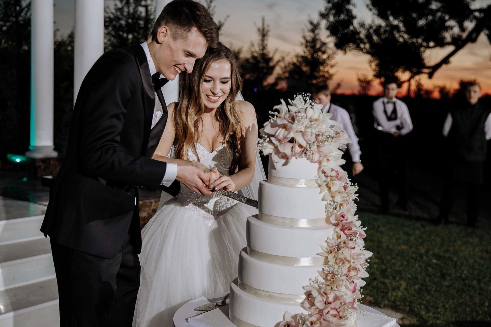 Detailed editorial shot of a luxury wedding cake at a grand wedding venue.
