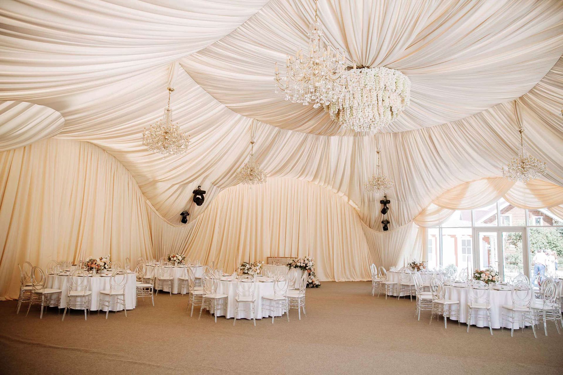 A wide documentary shot capturing the scale of a luxury reception by London photographer Tanya Bogdan.