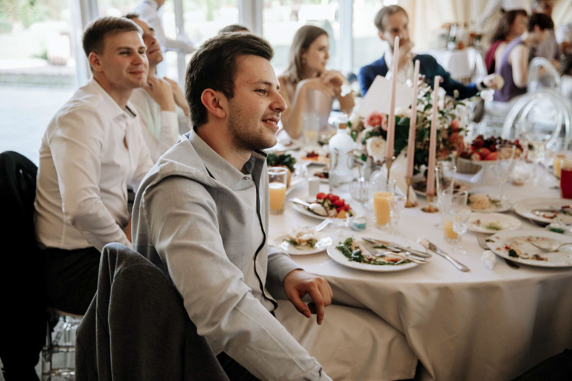 Natural photography of guests enjoying the luxury atmosphere by Tanya Bogdan.